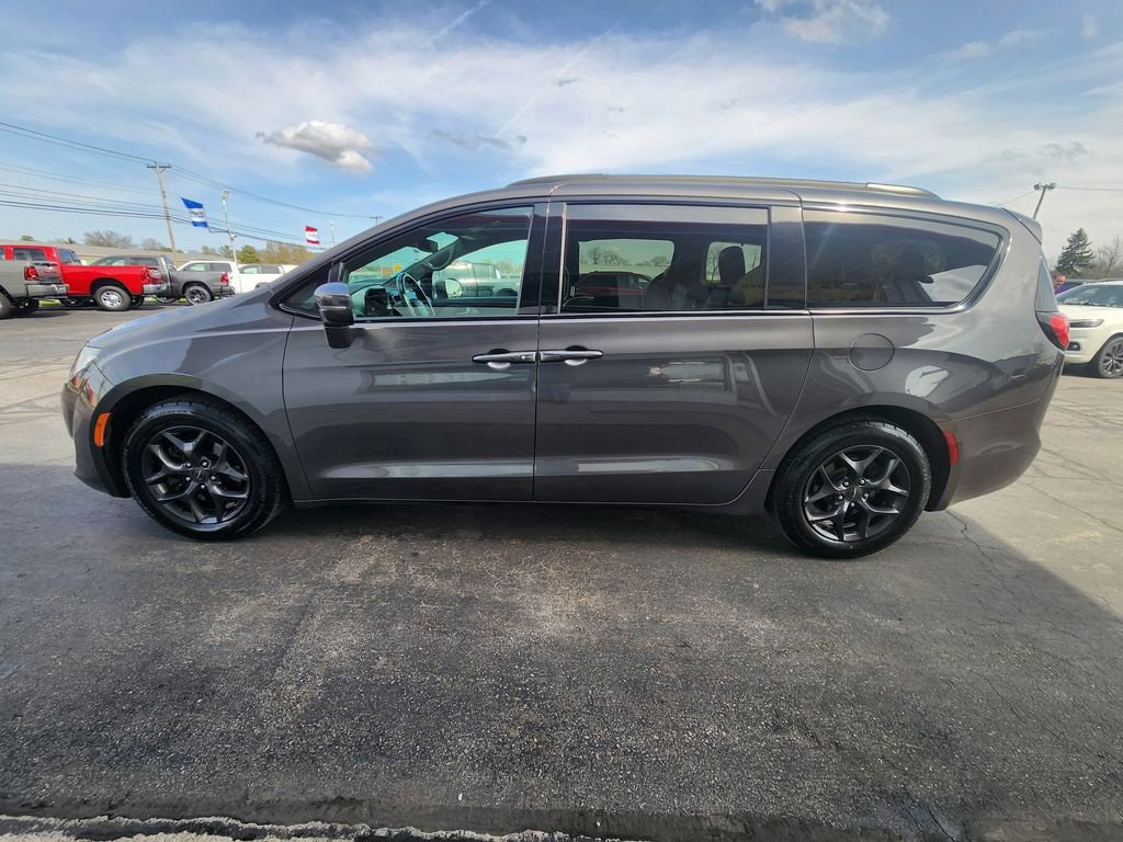 Used 2018 Chrysler Pacifica Limited w/ S Appearance Package image 6