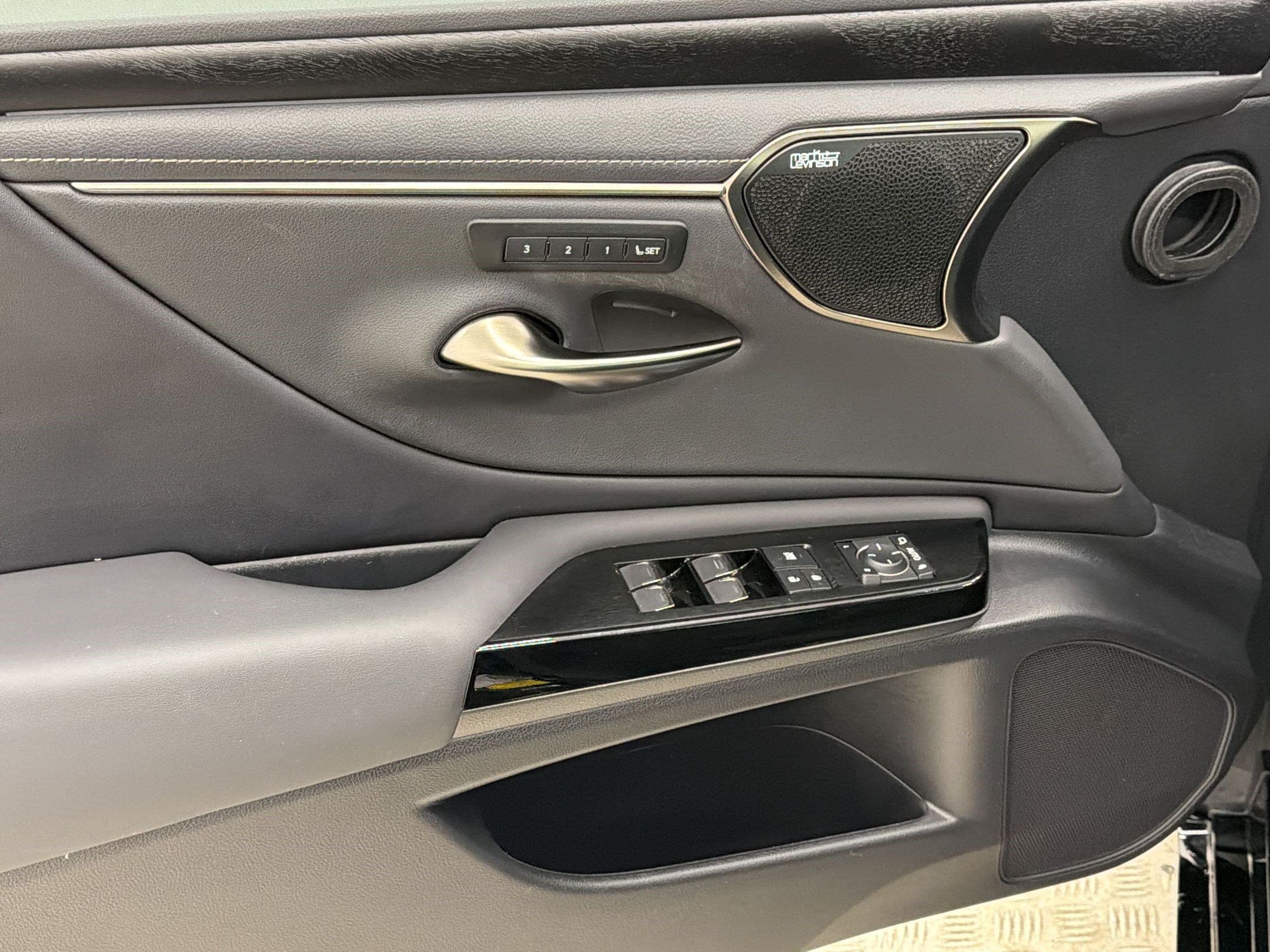 Used 2024 Lexus ES 350 w/ Accessory Package (Z1) FWD image 13