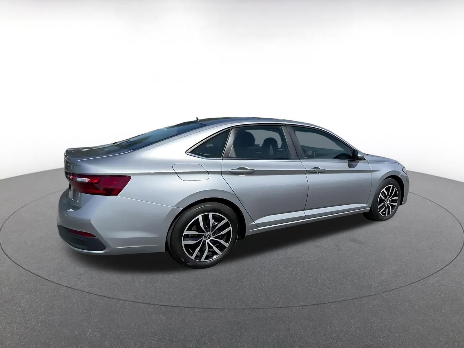 Used 2025 Volkswagen Jetta SE FWD image 15