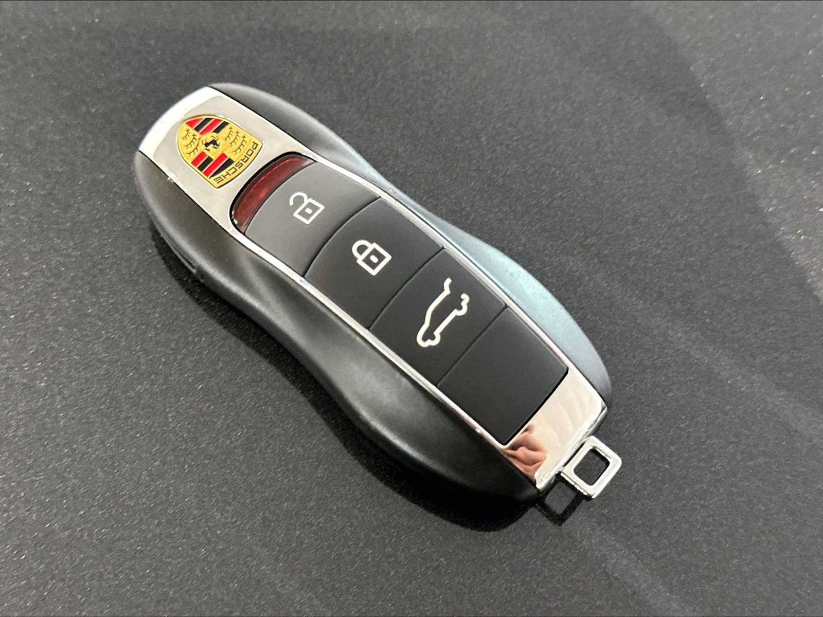 Used 2026 Porsche Macan AWD/4WD image 34