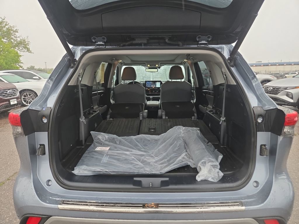 Used 2020 Toyota Highlander Platinum AWD/4WD image 19
