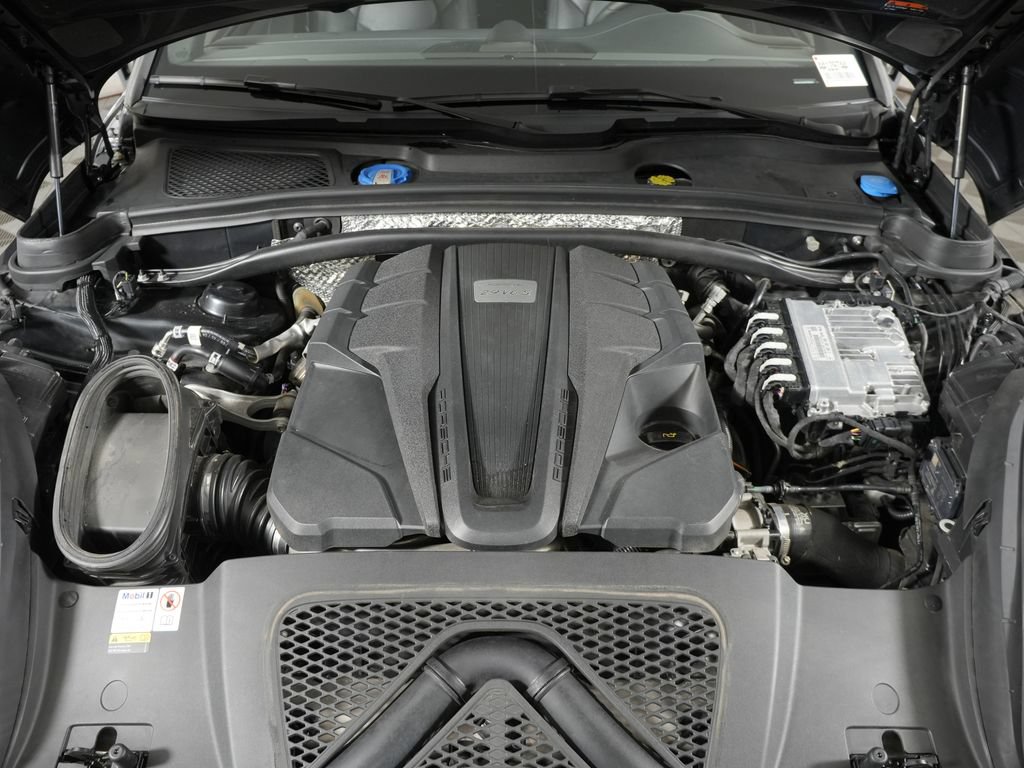 Certified 2023 Porsche Macan S AWD/4WD image 44
