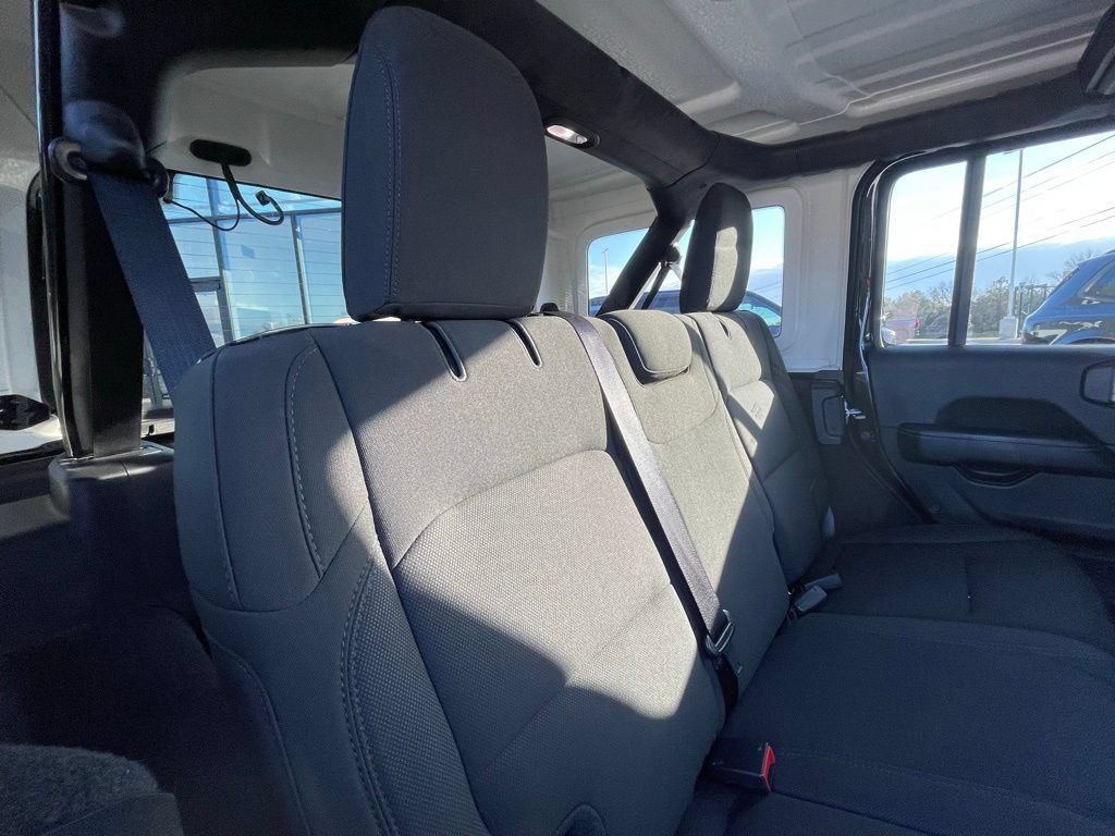 Used 2021 Jeep Wrangler Unlimited Sahara AWD/4WD image 26