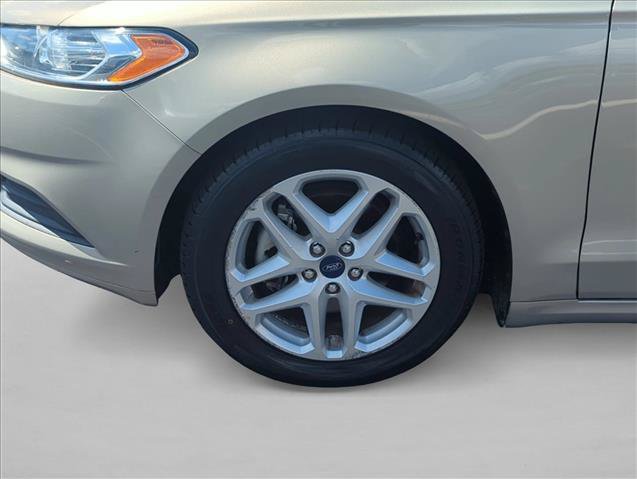 Used 2015 Ford Fusion SE FWD image 26