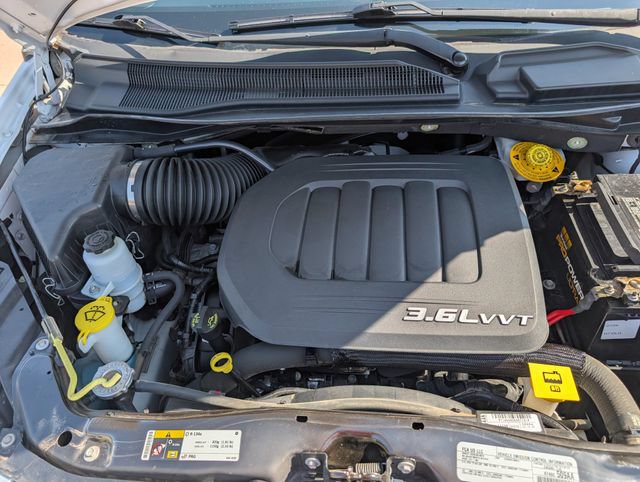 Used 2016 Dodge Grand Caravan SE FWD image 3