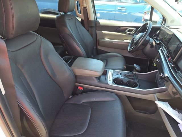 Used 2025 Kia Carnival FWD image 10