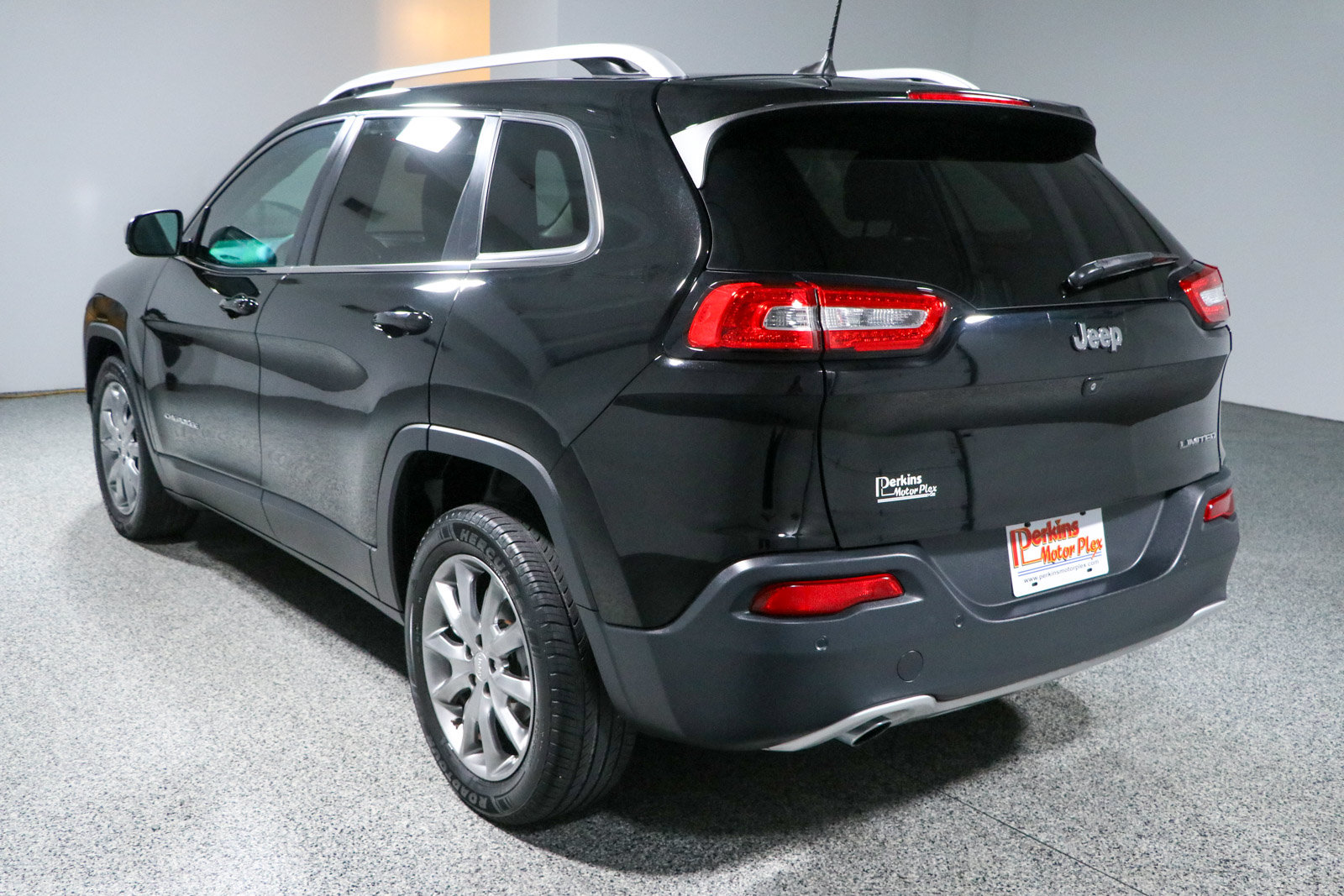 Used 2018 Jeep Cherokee Limited FWD image 9