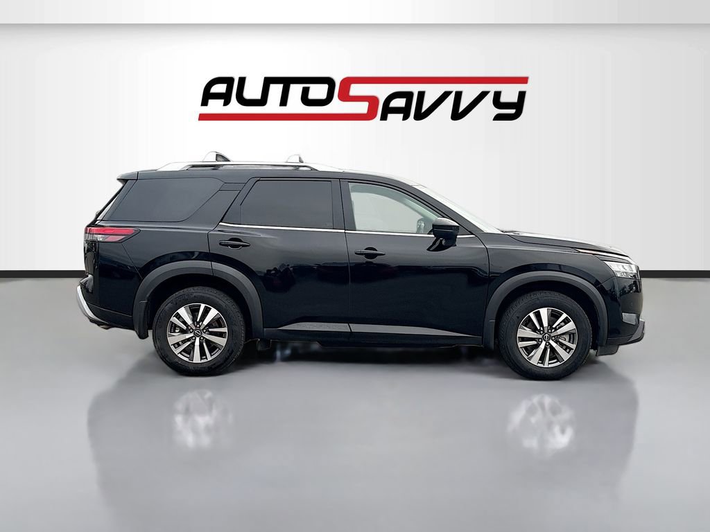 Used 2023 Nissan Pathfinder SL w/ Lighting Package (N92) image 8