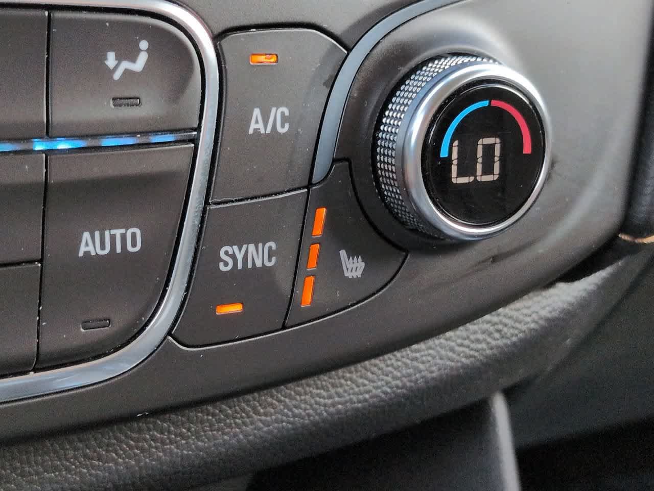 Used 2019 Chevrolet Traverse LT FWD image 22