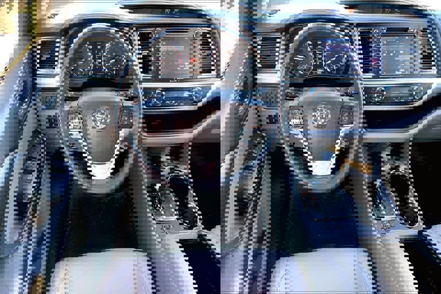 Used 2016 Toyota Highlander XLE image 6