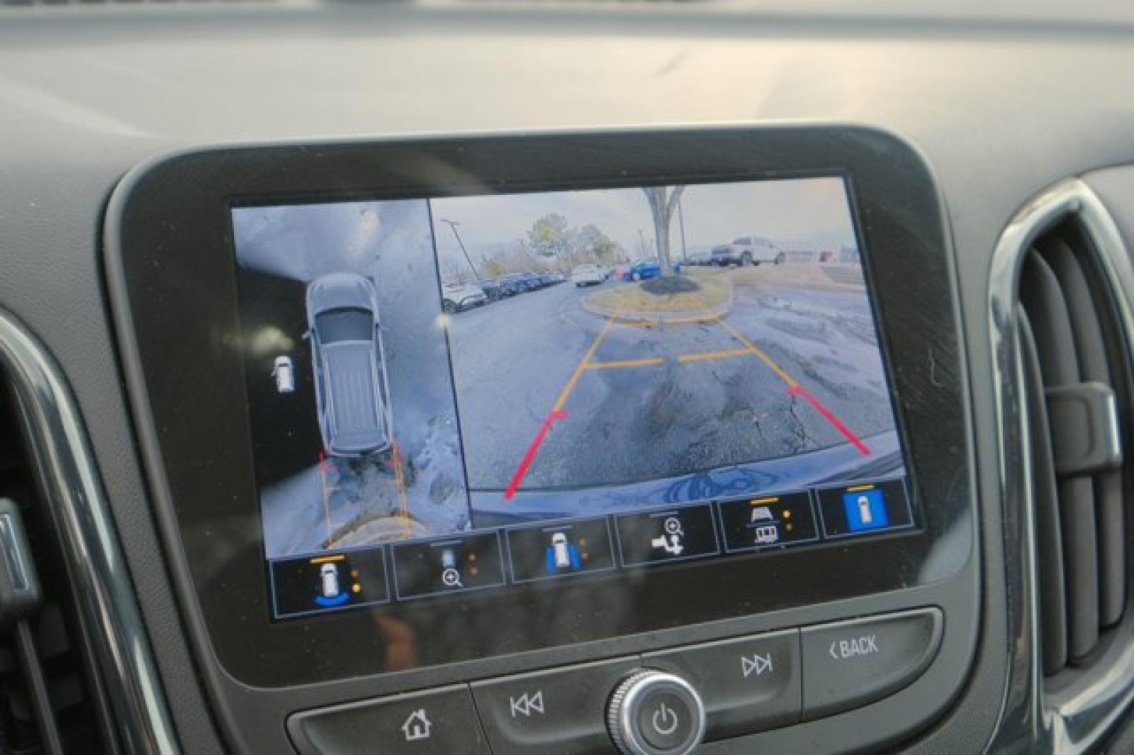 Used 2022 Chevrolet Equinox RS w/ Infotainment Package image 21