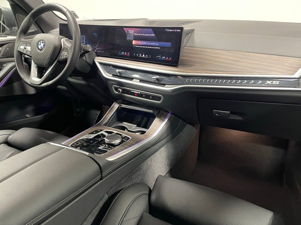 Used 2024 BMW X5 xDrive40i w/ Premium Package image 28