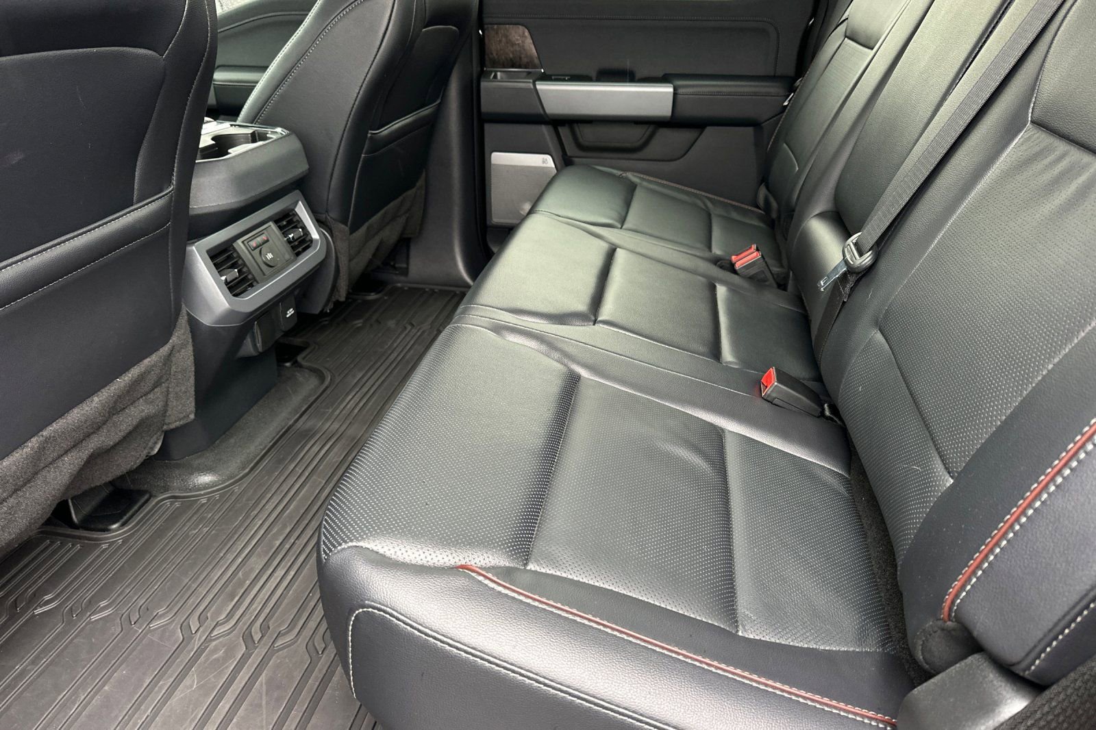 Used 2024 Ford F250 Lariat w/ Sport Appearance Package AWD/4WD image 12