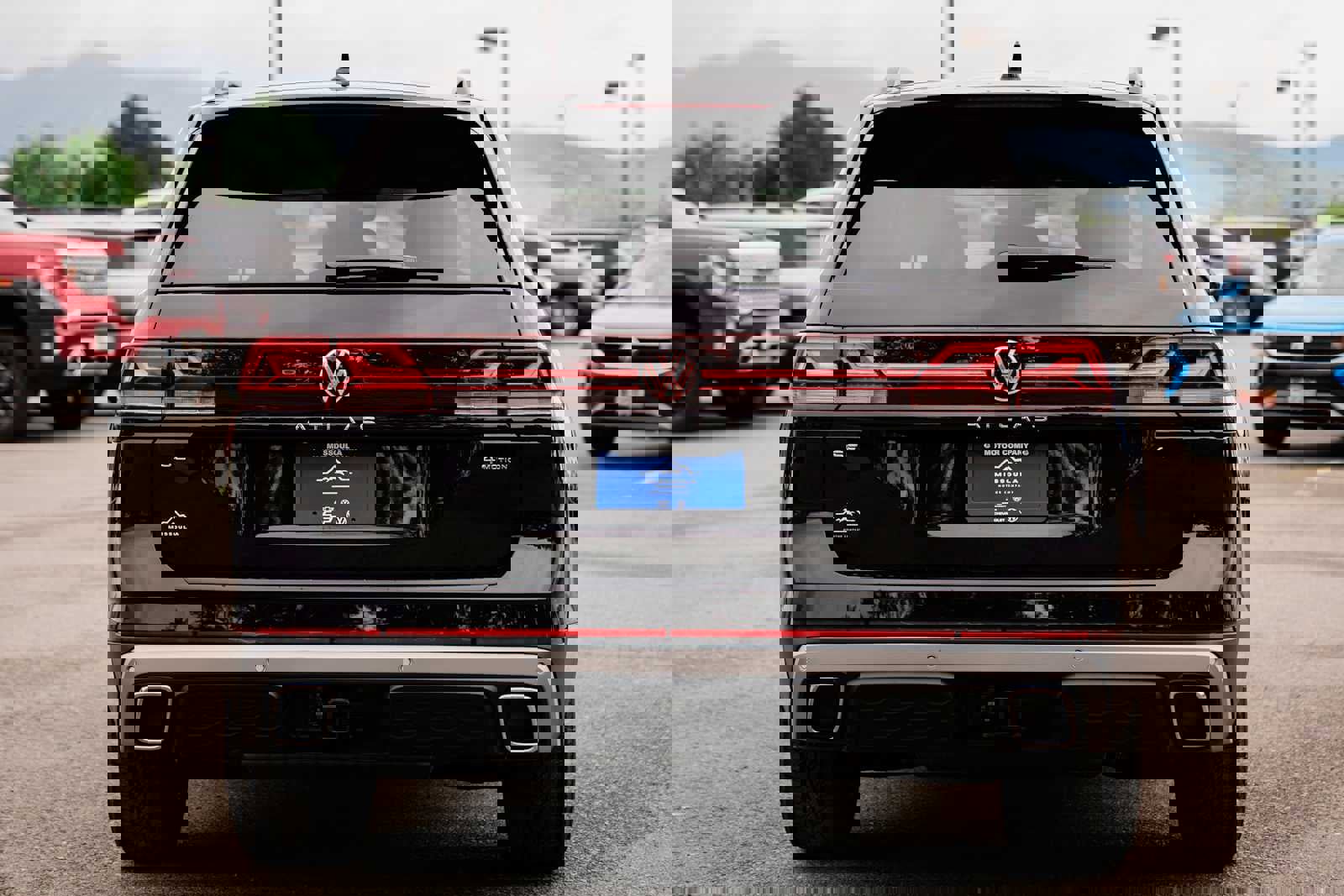 New 2025 Volkswagen Atlas Peak Edition SE image 9