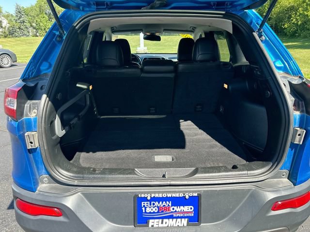 Used 2018 Jeep Cherokee Trailhawk w/ Cold Weather Group AWD/4WD image 17