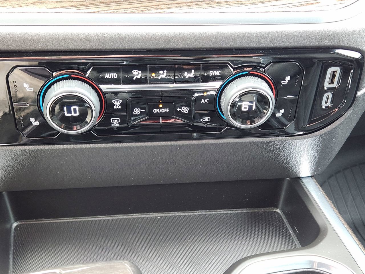 Used 2024 Chevrolet Silverado 1500 LT Trail Boss w/ Convenience Package II AWD/4WD image 18