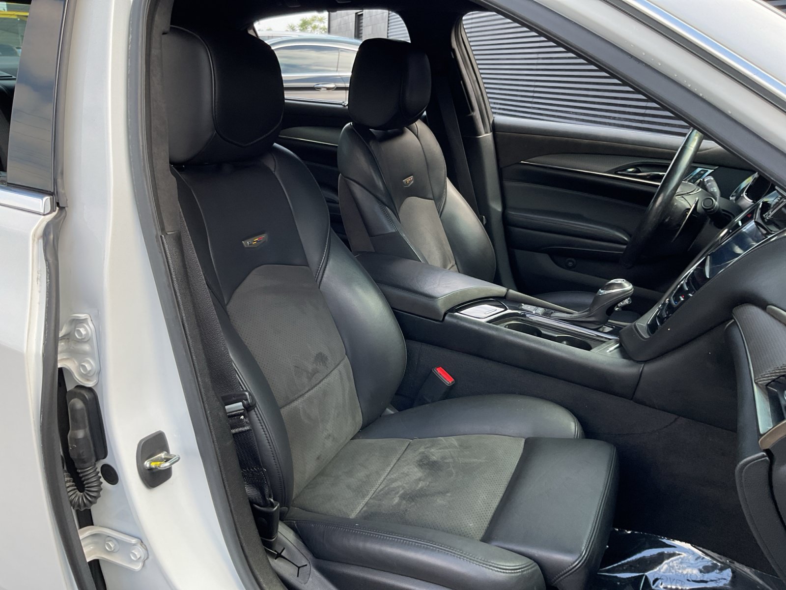 Used 2018 Cadillac CTS V w/ Luxury Package RWD image 21