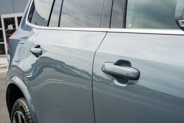 Used 2023 Volvo XC90 B6 Ultimate w/ Lounge Package image 17