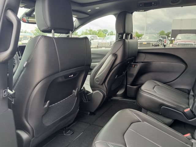 New 2027 Chrysler Pacifica Select FWD image 12
