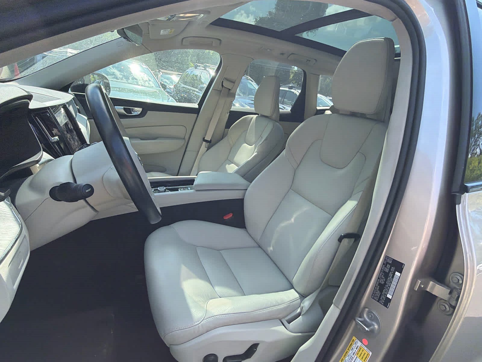 Used 2024 Volvo XC60 B5 Plus w/ Protection Package Premier AWD/4WD image 25