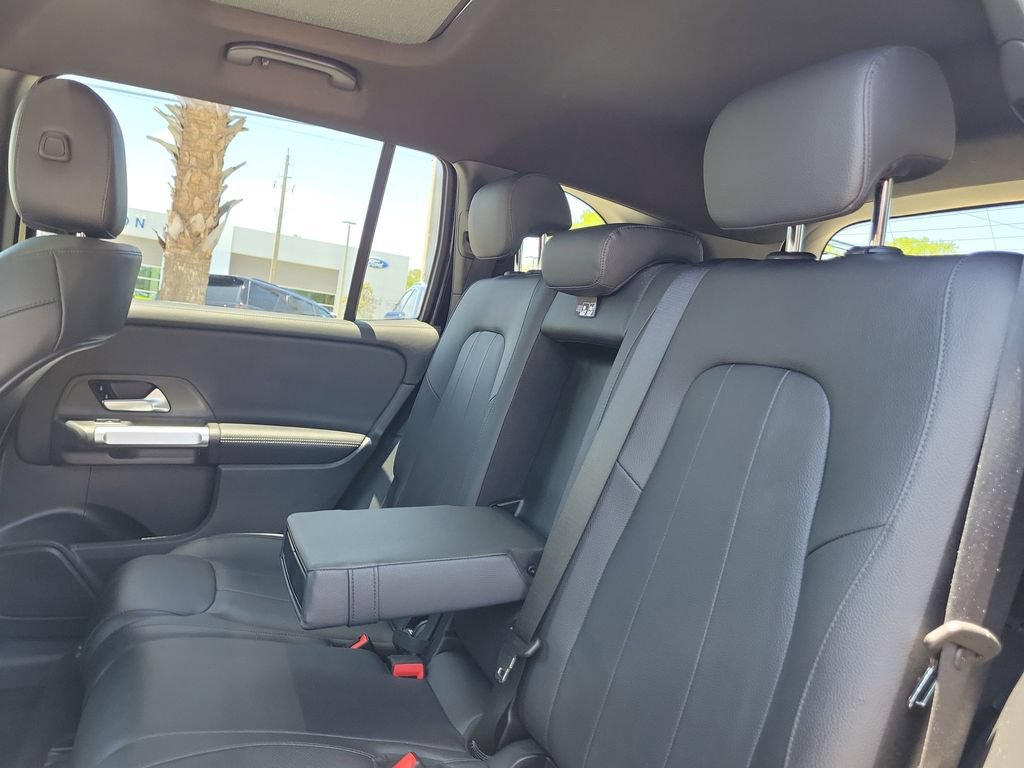 Used 2023 Mercedes-Benz GLB 250 4MATIC w/ Premium Package image 13