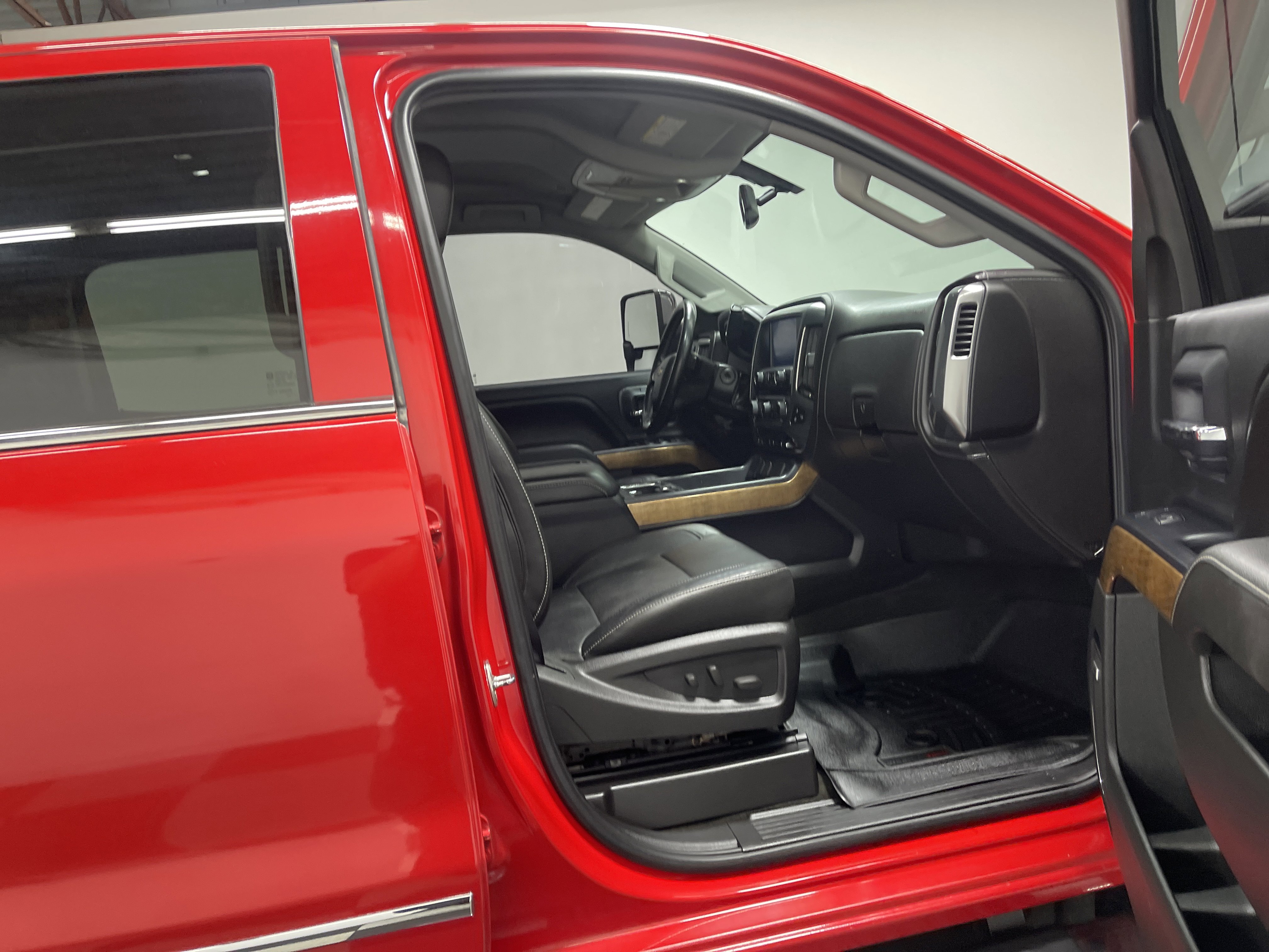 Used 2015 Chevrolet Silverado 2500 LTZ w/ Duramax Plus Package AWD/4WD image 25