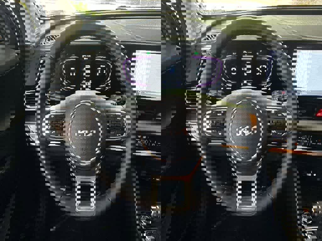 Certified 2025 Kia Sportage EX image 15