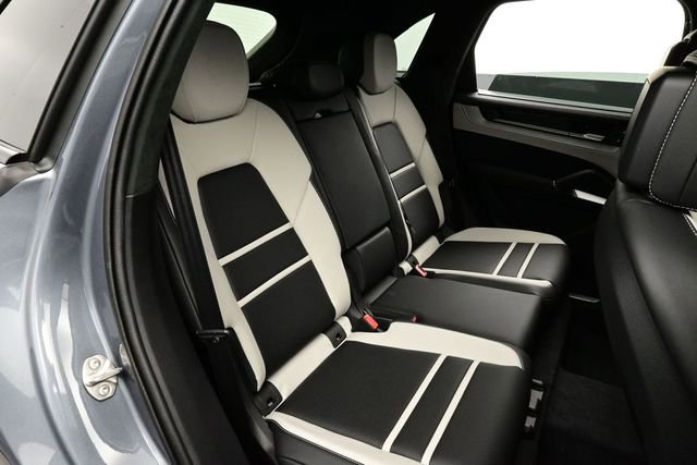 New 2026 Porsche Cayenne GTS AWD/4WD image 17
