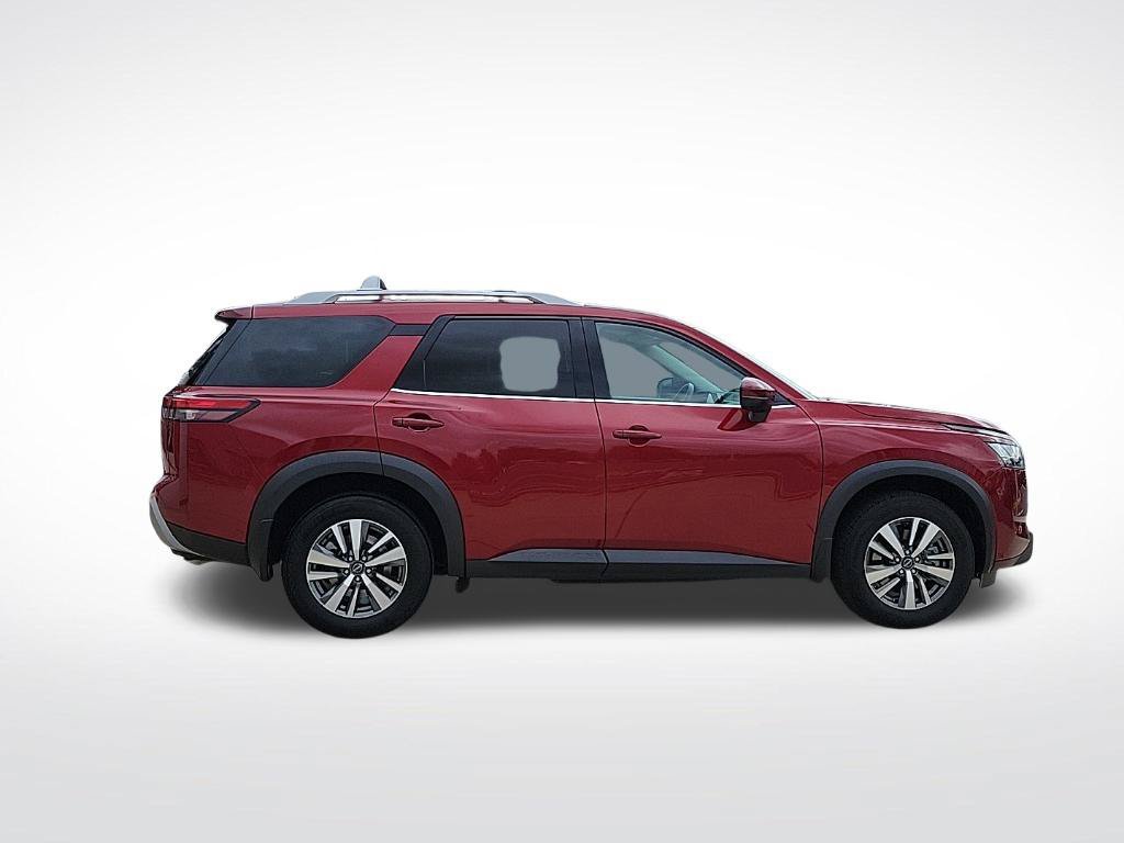 Certified 2024 Nissan Pathfinder SL w/ Black Appearance Package AWD/4WD image 12