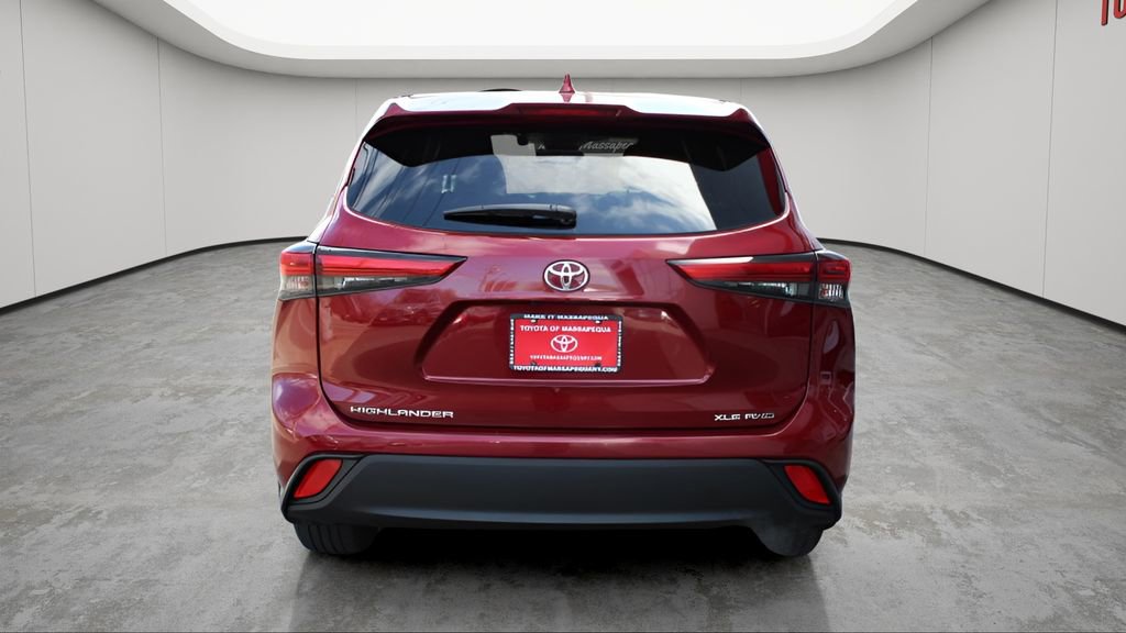 Used 2021 Toyota Highlander XLE AWD/4WD image 4