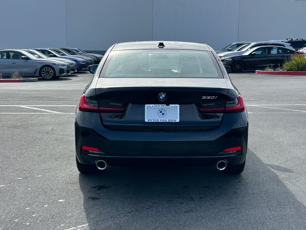 New 2026 BMW 330i Sedan w/ Convenience Package RWD image 4