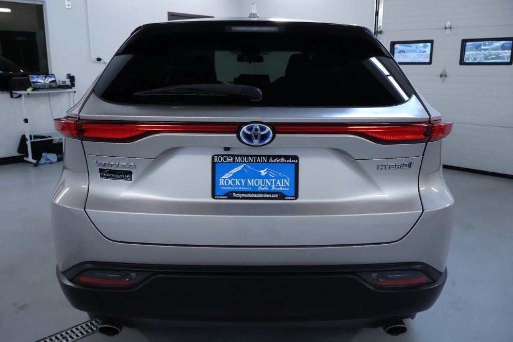 Used 2021 Toyota Venza LE AWD/4WD image 5