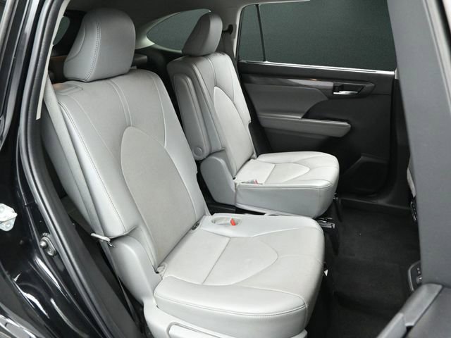 Used 2022 Toyota Highlander Limited image 20