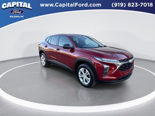 Used 2025 Chevrolet Trax LS image 2