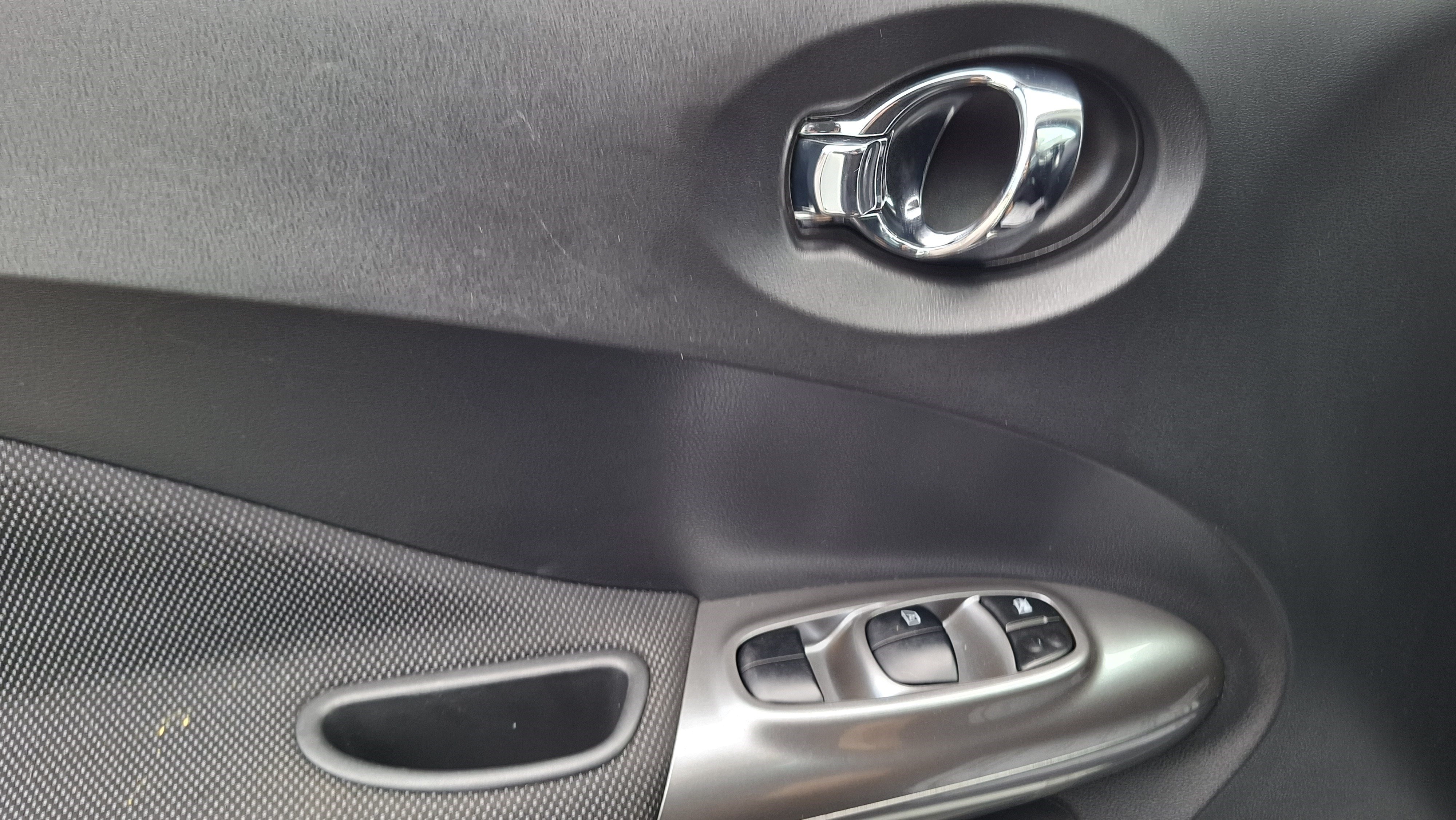 Used 2013 Nissan Juke S FWD image 16