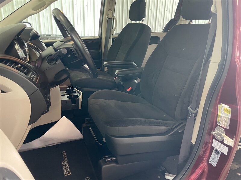 Used 2017 Dodge Grand Caravan SE w/ Power Window Group FWD image 17