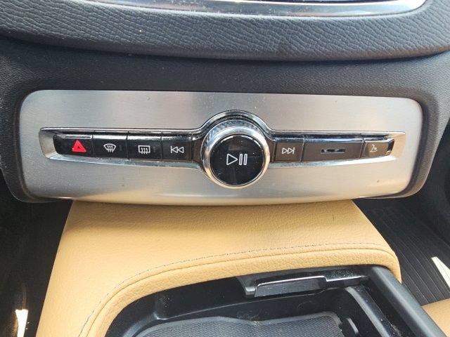 Used 2017 Volvo XC90 T6 Momentum w/ Vision Package AWD/4WD image 39