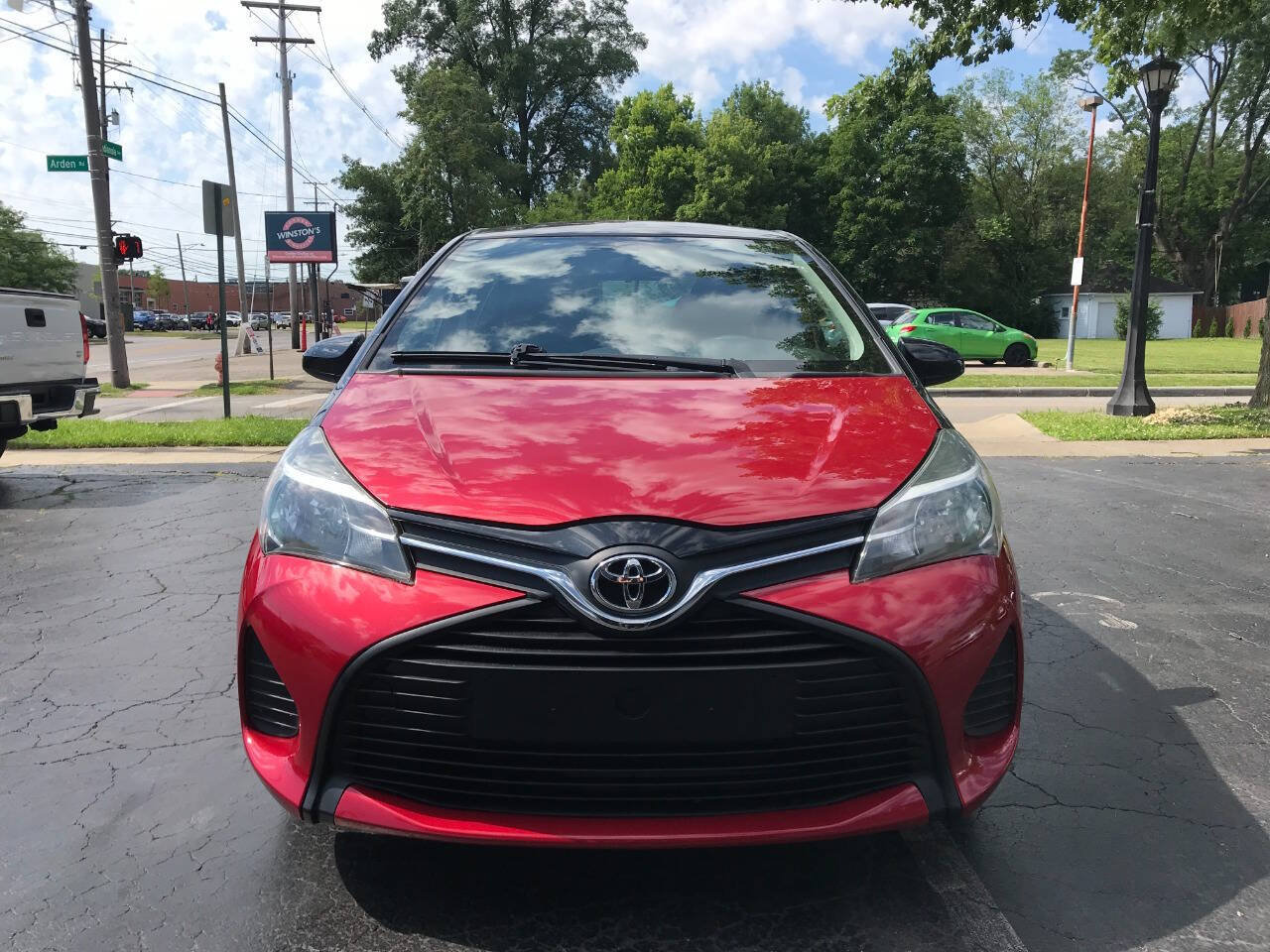 Used 2016 Toyota Yaris L FWD image 3