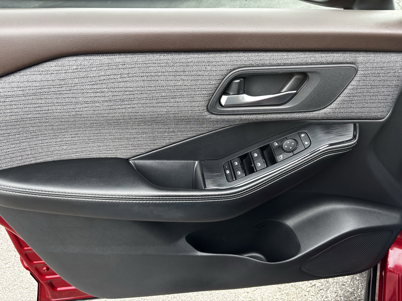 Used 2021 Nissan Rogue SV image 16