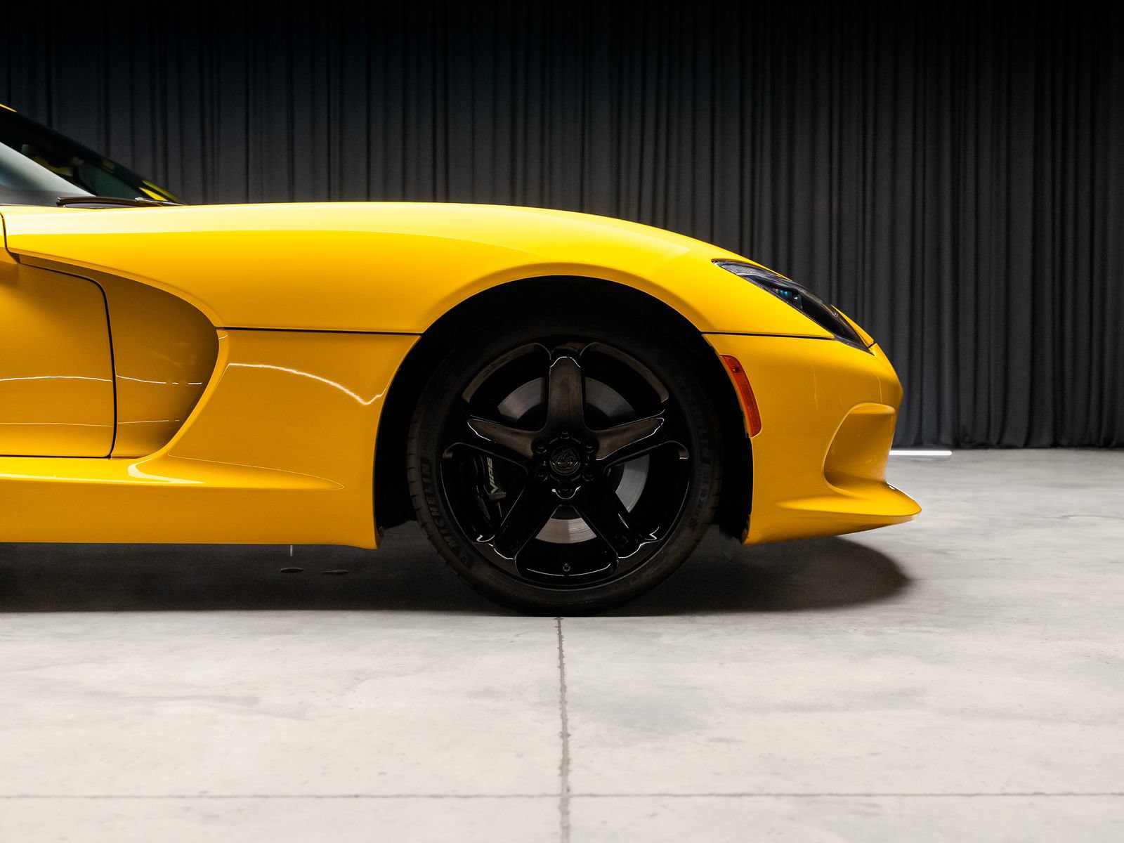Used 2014 SRT Viper SRT-10 w/ Grand Touring Package RWD image 24