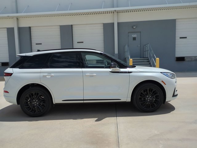 Used 2023 Lincoln Corsair Reserve w/ Equipment Group 201A FWD image 4