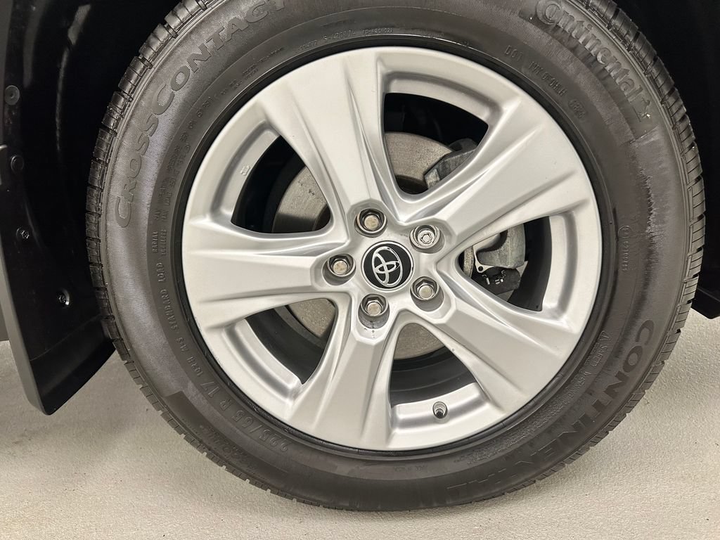 Used 2019 Toyota RAV4 XLE AWD/4WD image 30