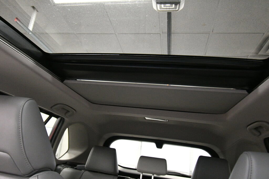 Used 2021 Toyota RAV4 Limited AWD/4WD image 21