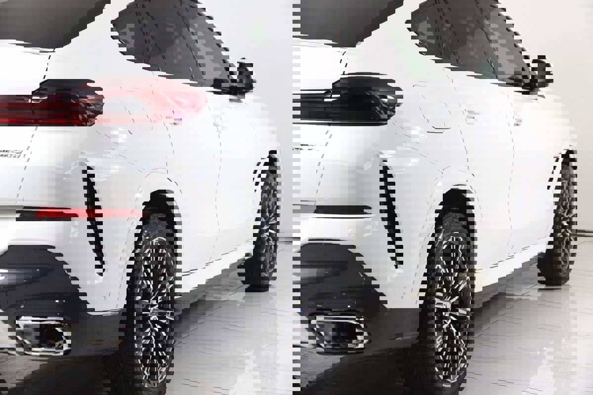 Used 2024 BMW X6 xDrive40i image 65