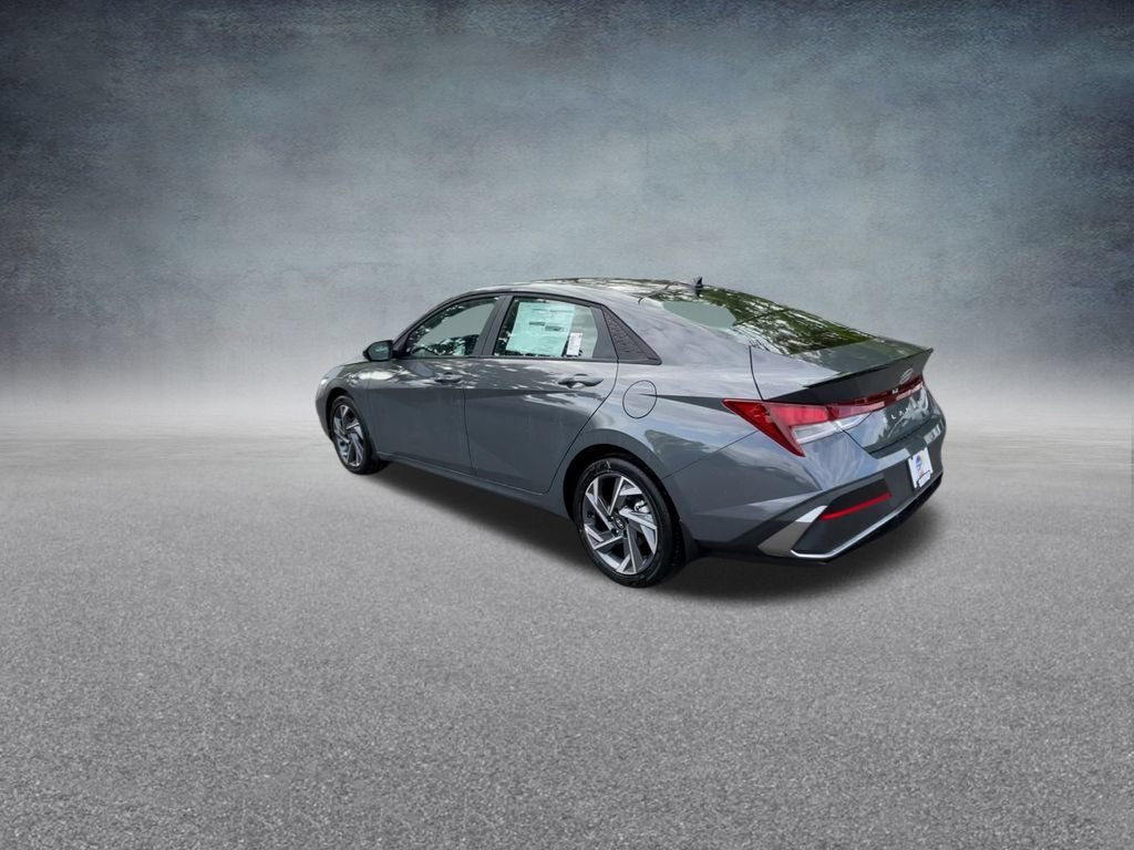 Used 2025 Hyundai Elantra Sport FWD image 18