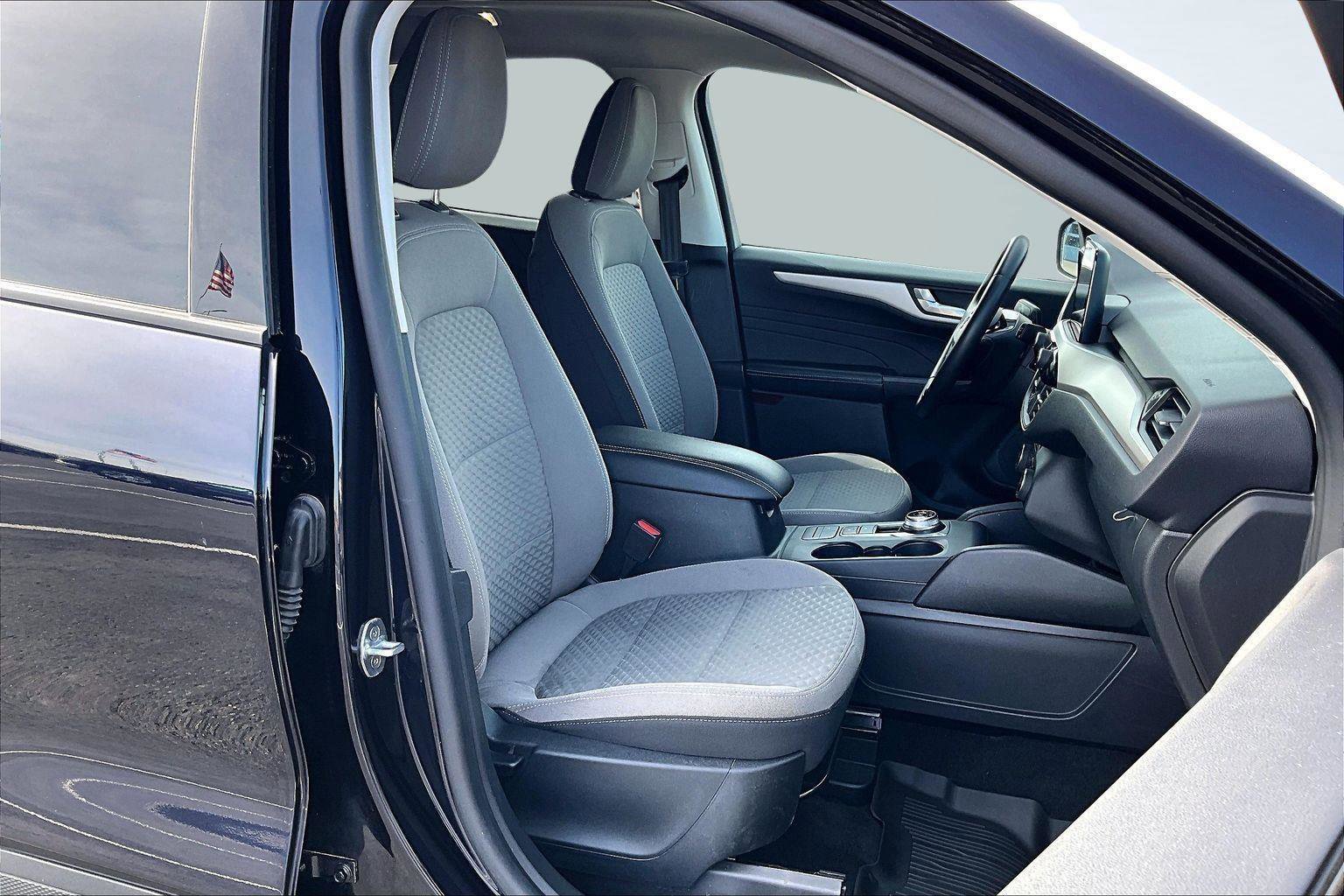 Used 2021 Ford Escape SE w/ SE Sport Appearance Package image 8