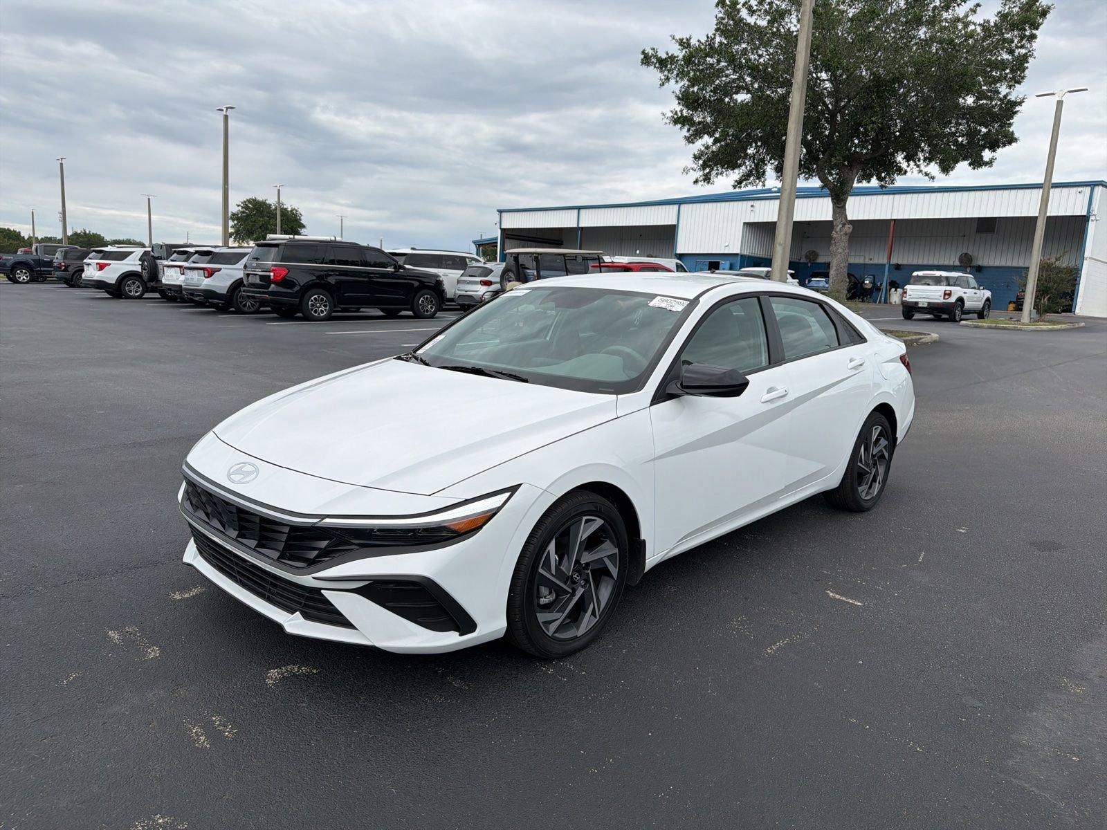 Used 2025 Hyundai Elantra Sport w/ Cargo Package FWD image 17