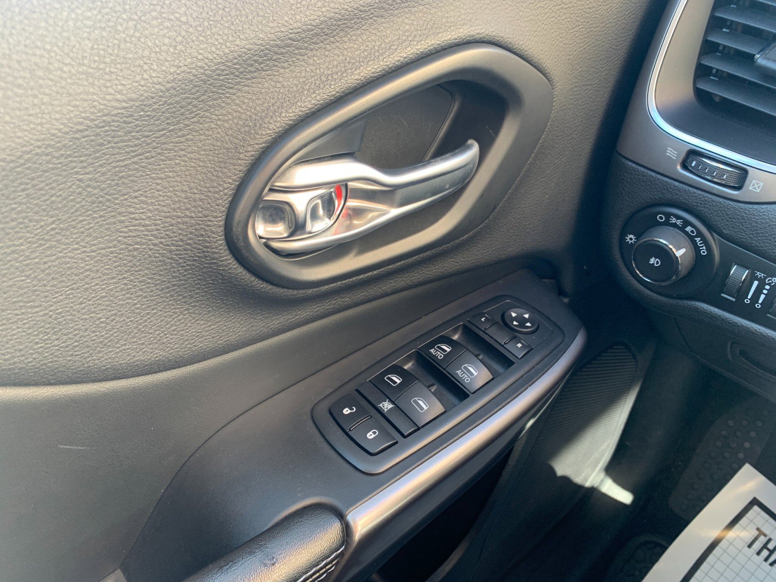 Used 2019 Jeep Cherokee Latitude Plus w/ Cold Weather Group image 13