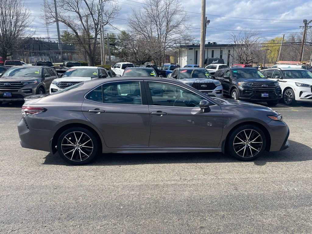Used 2022 Toyota Camry SE FWD image 8