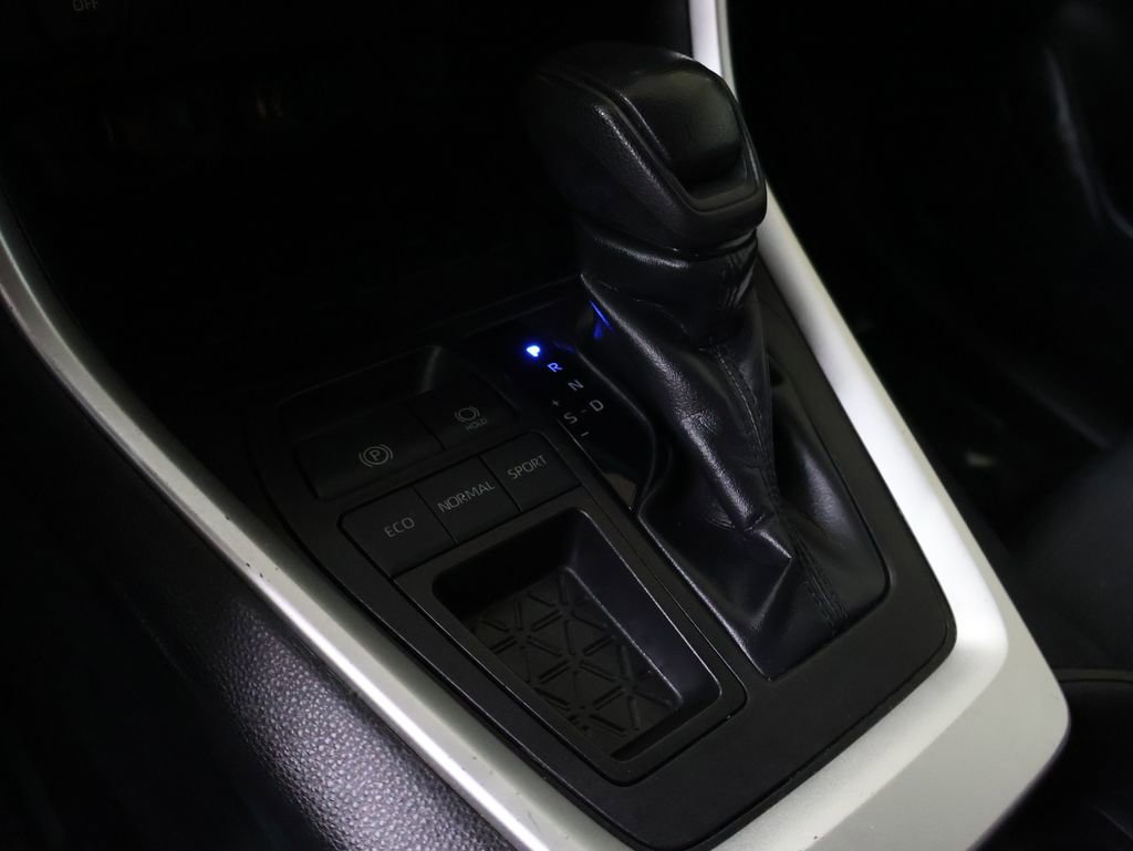 Used 2019 Toyota RAV4 LE FWD image 24